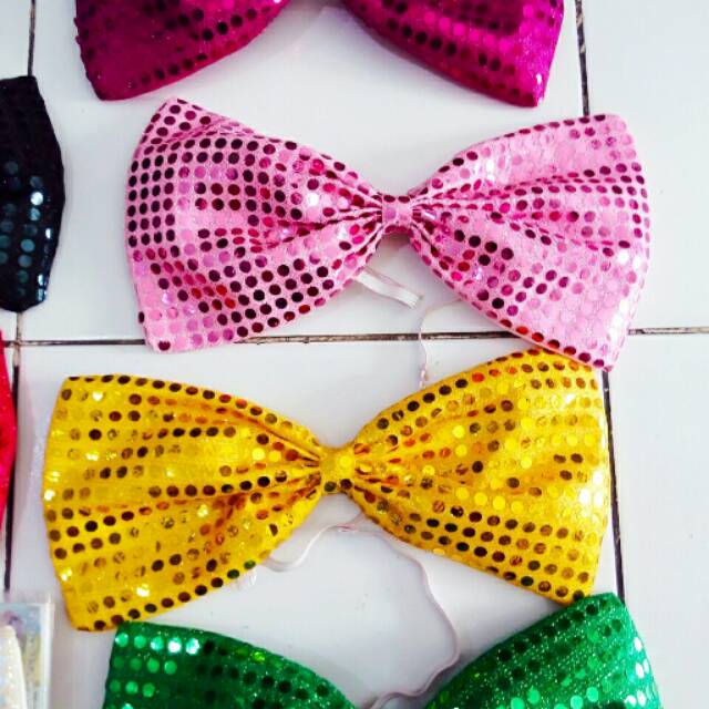 Dasi kupu jumbo. Bow tie kilap