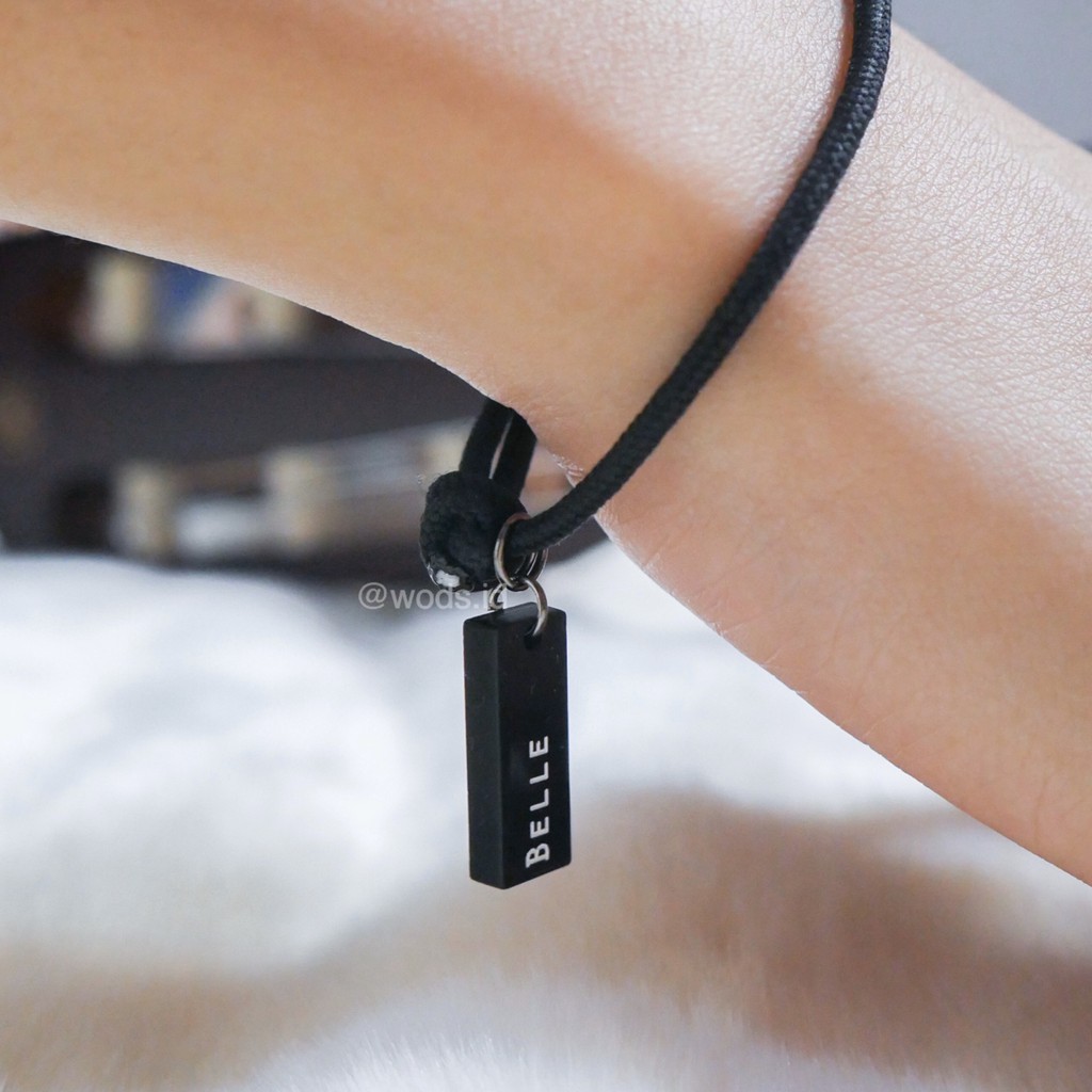 WODS Gelang nama gantung persegi include box per gelang WODS Gelang nama gantung persegi include box per gelang