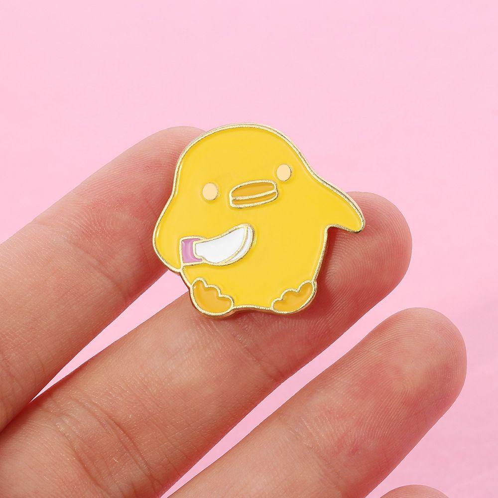 Lily Enamel Pin Aksesoris Ransel Lucu Lencana Logam Bebek Kuning