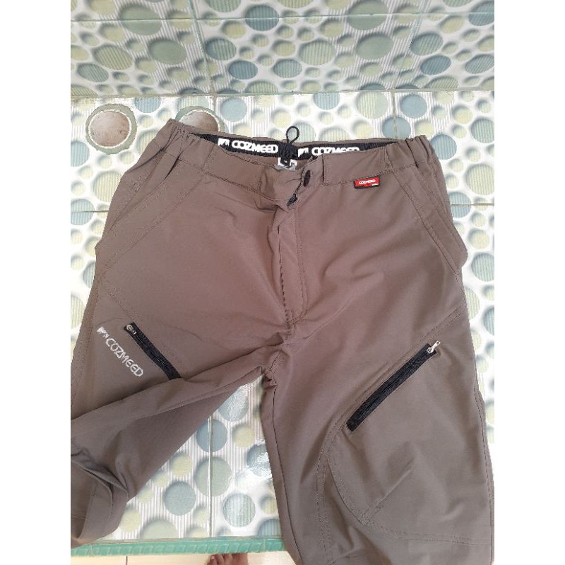 Celana pendek cozmeed size M