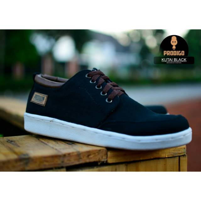 ORI SKECHERS GORUN 400 SPORT LACE UP MEN SEPATU PRIA ORIGINAL - HITAM, 44 SHOPEE SLIP ON SLOP CASUAL