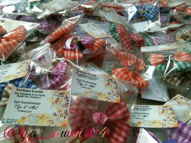 Souvenir murah, bros jilbab