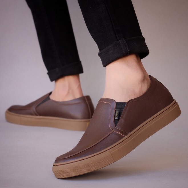 MOLK|Sepatu Kasual Slip On Pria Keren Original Distro Kulit Asli Selop Santai Murah Kerja Kantor