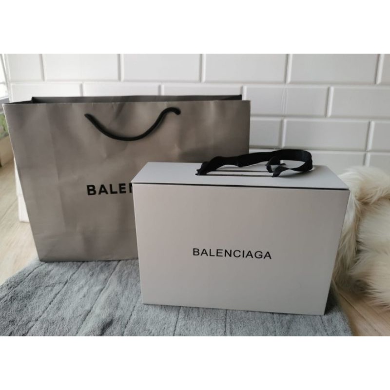 

PAPERBAG & BOX MAGNET PREMIUM BLN MEDIUM