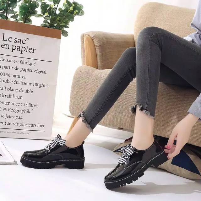 Sepatu Wanita Terbaru 2021 / Sepatu Docmart Vania / Bisa Cod