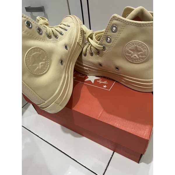 Preloved Converse Chuck 70 Patent Pop