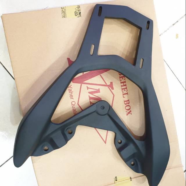 breket box nmax old breaket box nmax new Givi Shad kmi