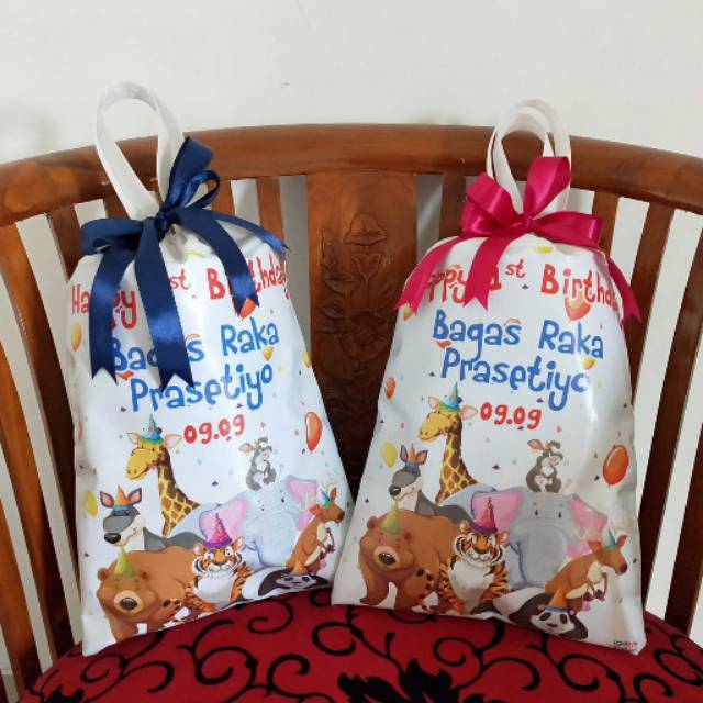 

TAS SOUVENIR SERUT TENTENG CUSTOM DESAIN