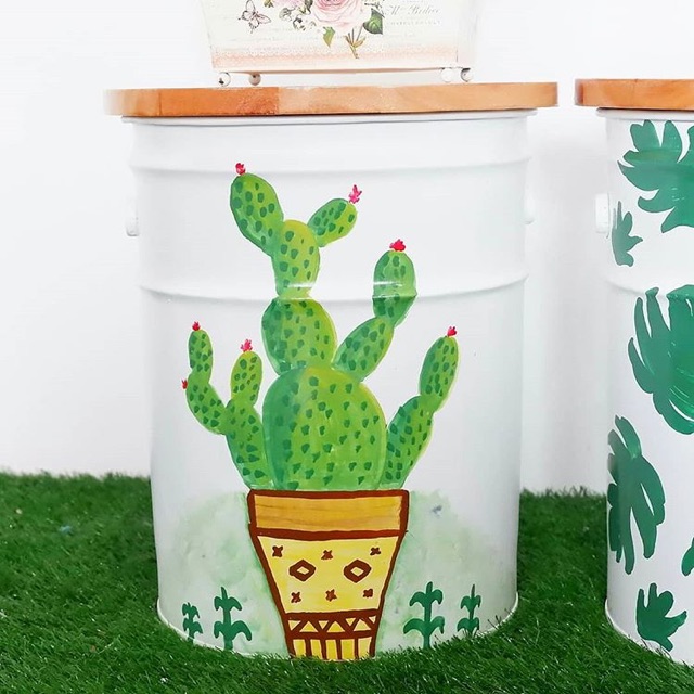 Stool/kursi tong lukis