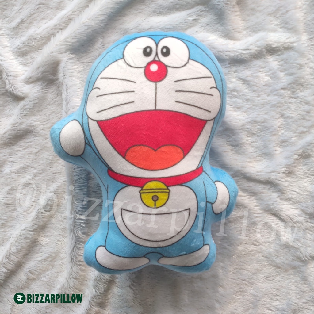 Bizzarpillow Bantal Karakter Doraemon size M BZ097