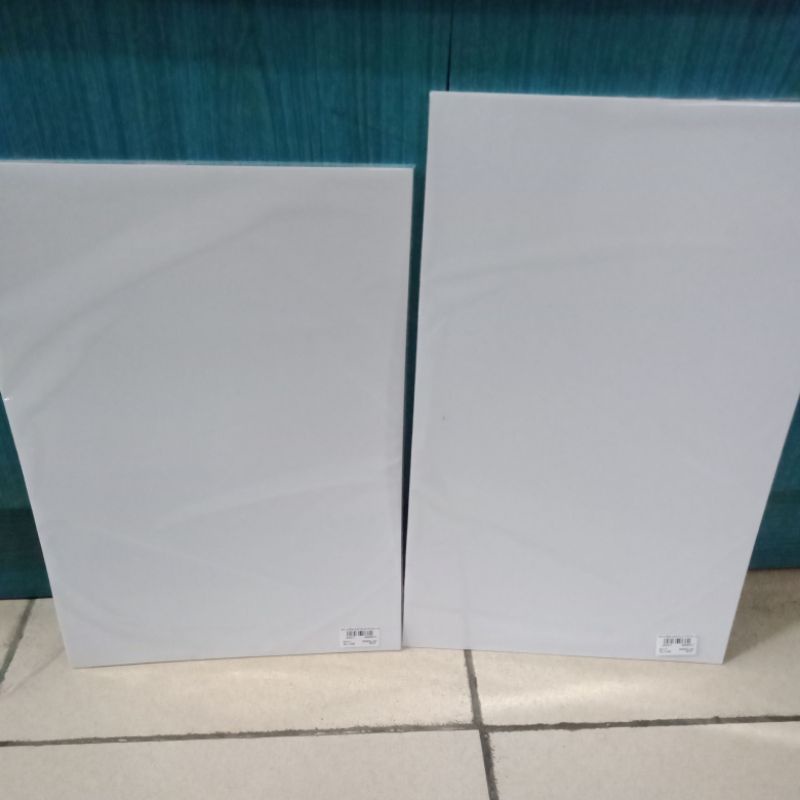 

Kertas linen putih ukuran Folio dan A4 isi 10lembar