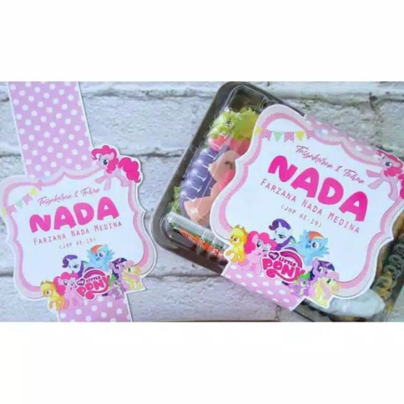

LABEL PITA BENTO KERTAS STICKER BOX ULTAH CUSTOM MURAH JEMBER