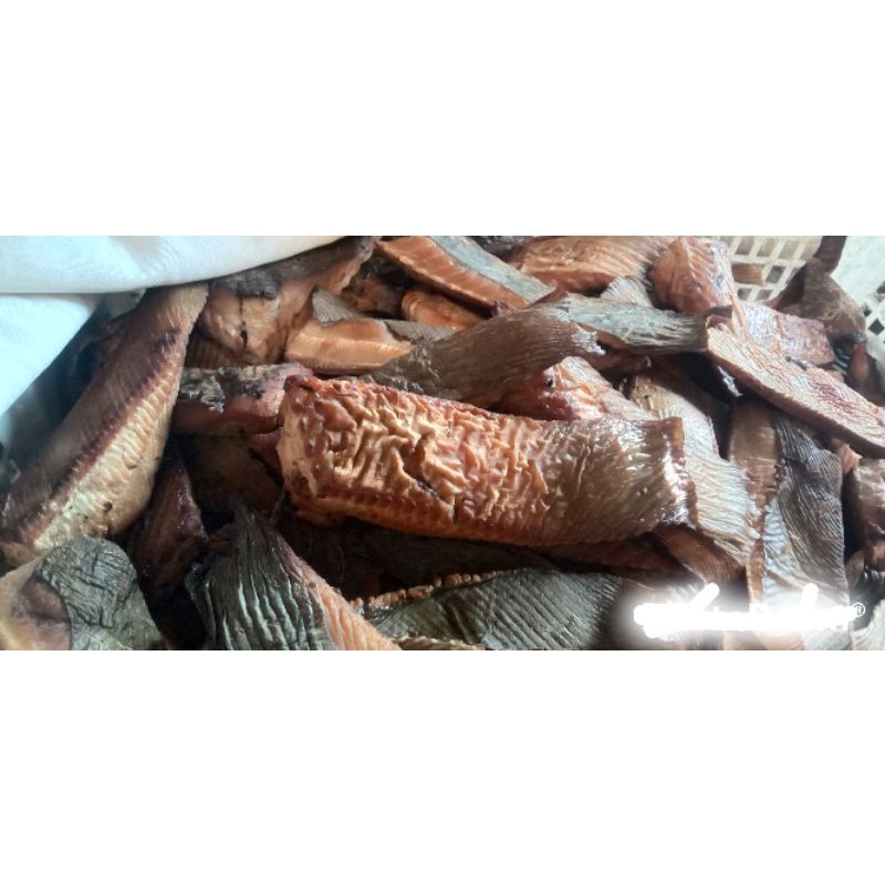 

ikan asap sirip pari/ pari asap 500gr