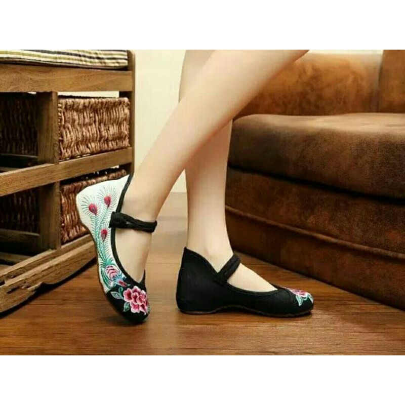 Sepatu Flat Bordir Hitam Oleh-Oleh Bangkok Thailand Fashion Etnik