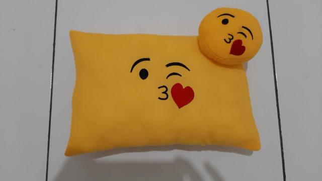 BANTAL EMOJI EMOTIKON LUCU EMPUK  DAN LENTUR