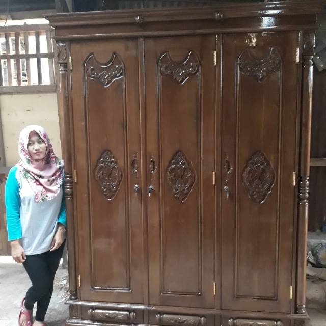 lemari pakaian jati pintu 3 tanpa kaki