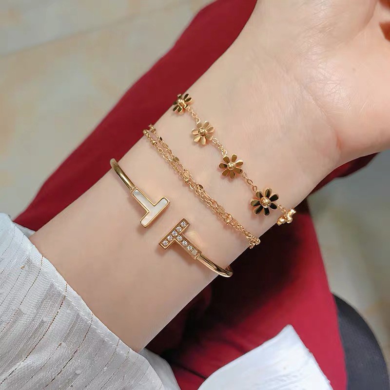 Kalung Titanium steel rose gold 18k Dengan Liontin clover Dua Sisi