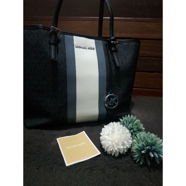 ❌❌SOLD❌❌preloved tote Mk jet set
