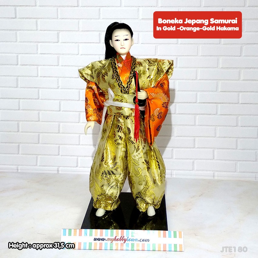 Boneka Jepang Samurai Orange Gold Hakama Sedang