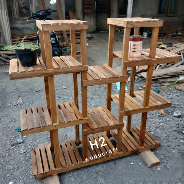 Rak pot tanaman hias