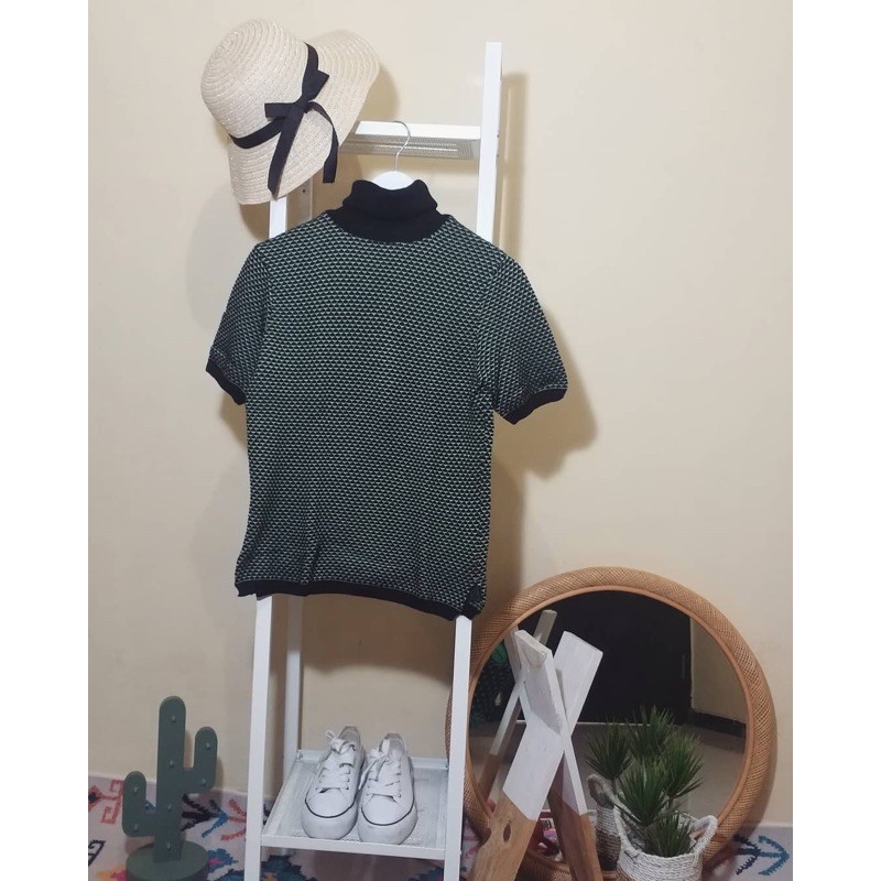 [Preloved] Zara Black/Green Turtleneck