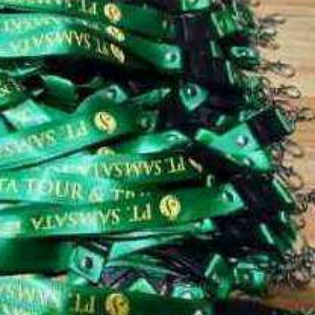 

Tali name tag 2cm hijau 1sisi 1warna
