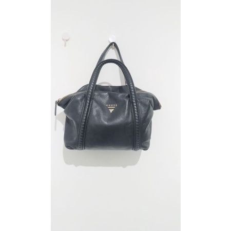 Preloved Tas Kulit Asli Guess Hitam