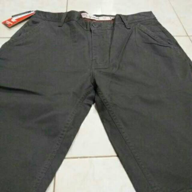 Celana pendek cardinal ori