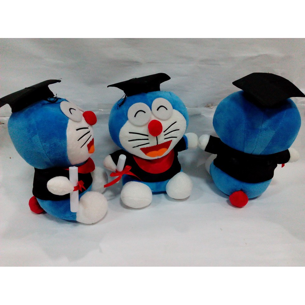 

Boneka wisuda Doraemon lulus kuliah cocok sebagai kado bingkisan unik