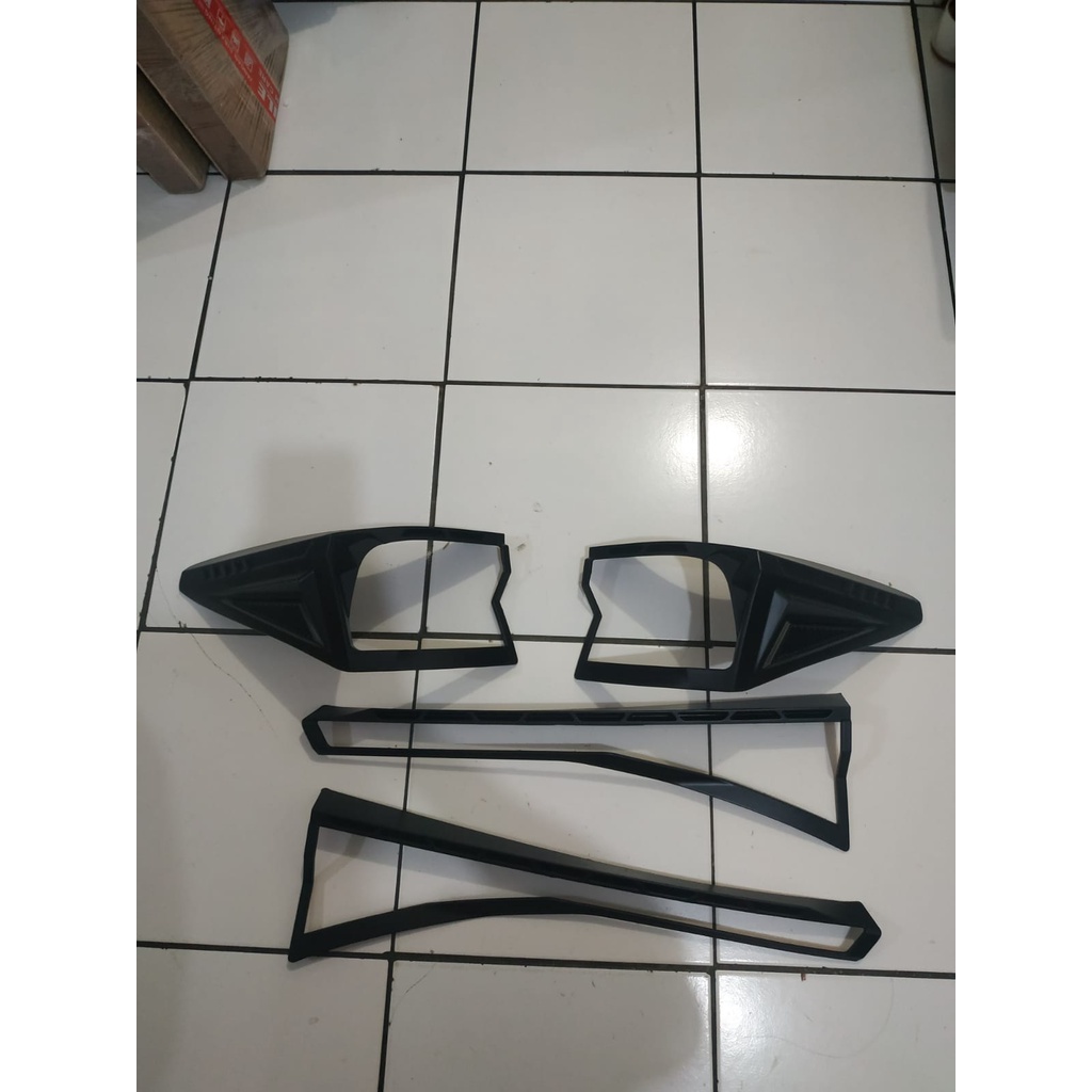 Garnish belakang all new avanza velos 2021 2022