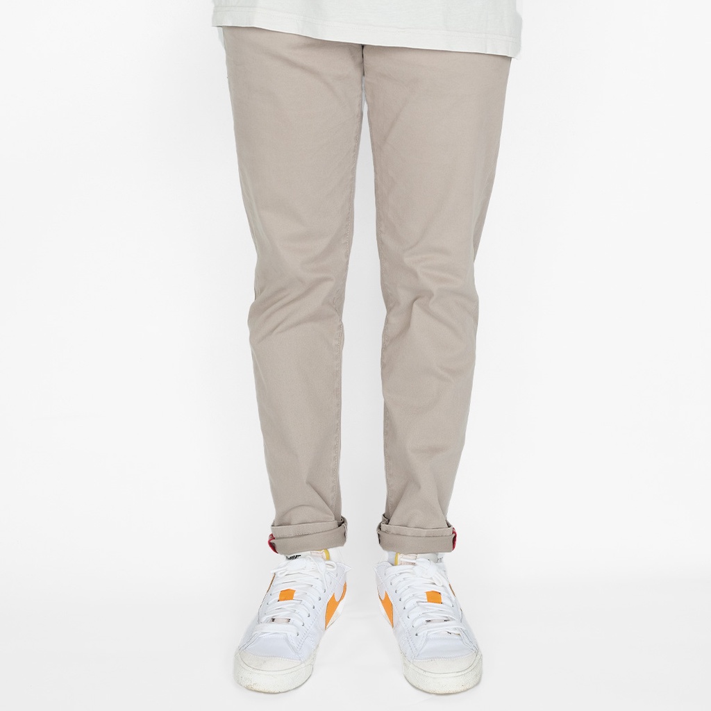 Celana Chino LATOYA Slim Fit Light Grey Celana Panjang Warna Abu-abu Muda