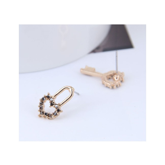 LRC Anting Tusuk Fashion Black Key Lock Asymmetric Female Earrings A58808