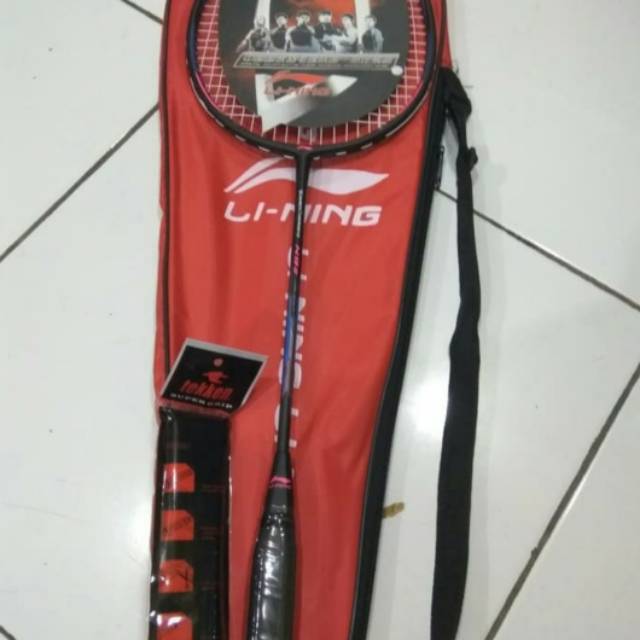 Raket badminton lining