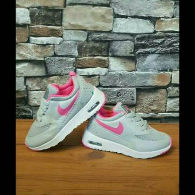 nike thea kids