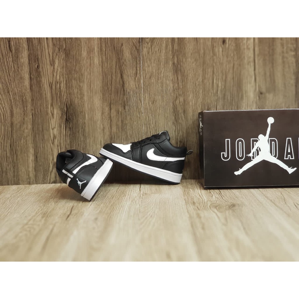 NIKE JORDAN MIDS KIDS Fasion Anak Sepatu Sneakers Anak Laki Laki Umur 3 Tahun Sporty Dan Berkualitas Sepatu Anak Laki dan Sepatu Sneakers Anak Perempuan Jordan Kids Sepatu Anak Laki Laki 10 Tahun Sepatu Anak Sneakers Laki Laki Perempuan Nike Jordan