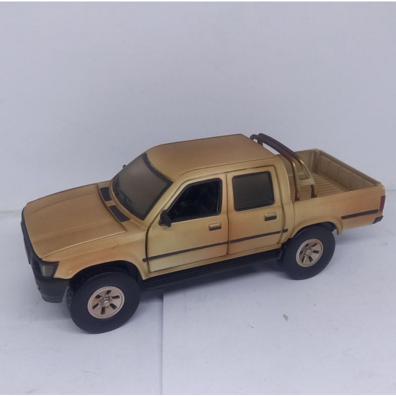 diecast miniatur mobil 1:32 toyota hilux custom