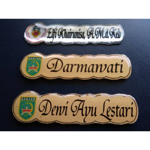 

Name tag ukir pengait magnet