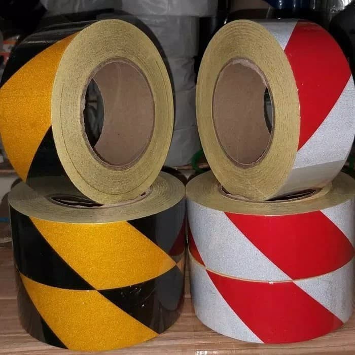 

Stiker Lakban Nyalah Reflective Hitam-Kuning Cina Ukuran 2"in x 45M
