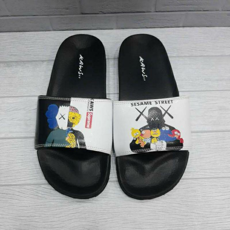 Sendal KAWS Supreme Sesame Street / Sandal slide-slop pria wanita murah-Kaws Hitam