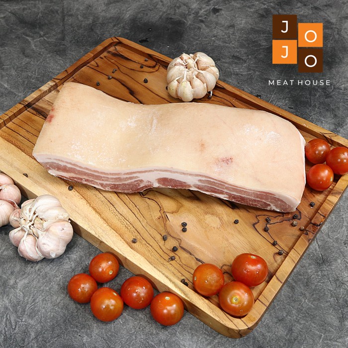 

PORK BELLY SAMCAN ON KULIT IMPORT DAGING BABI ORGANIK MEAT CRISPY 1 KG