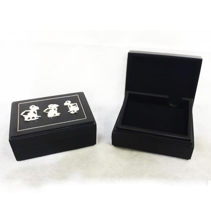 

Office & Stationery | Document Organizer | Tempat Kartu Nama Kayu | Name Card Holder | Ornamen Wayang | Best Seller