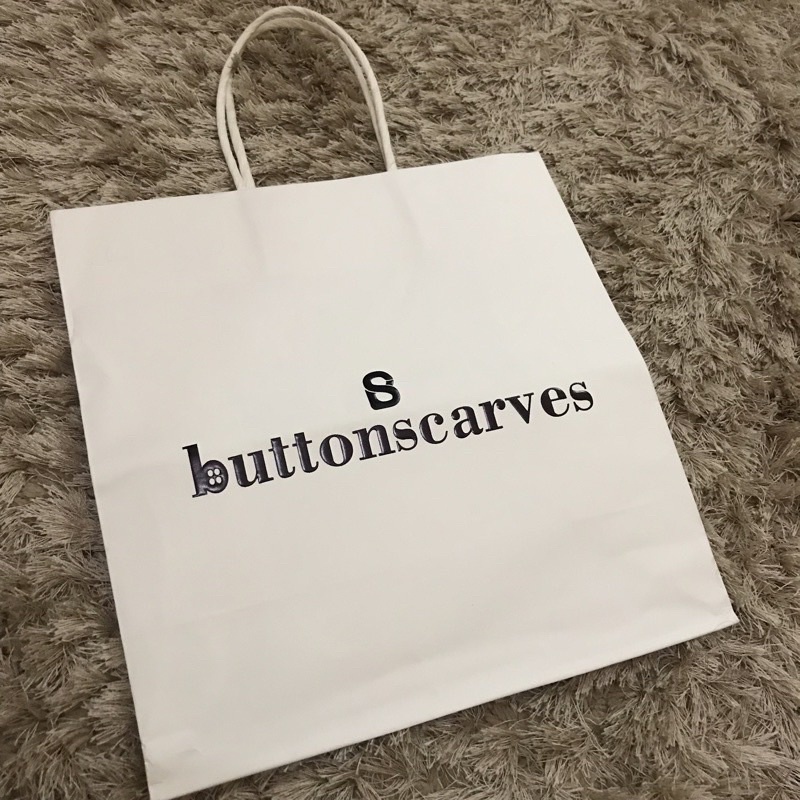 

paperbag buttonscarves (harus beli dengan produk BS Lainnya)