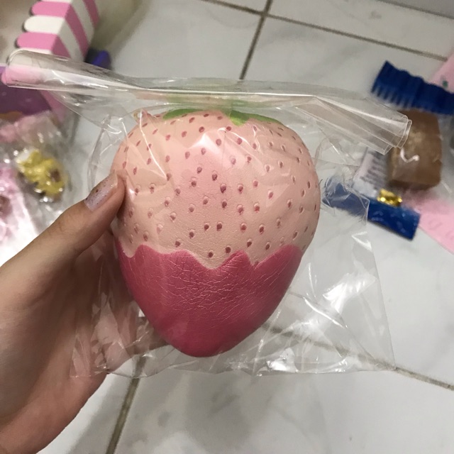 puni maru white super jumbo strawberry (original)