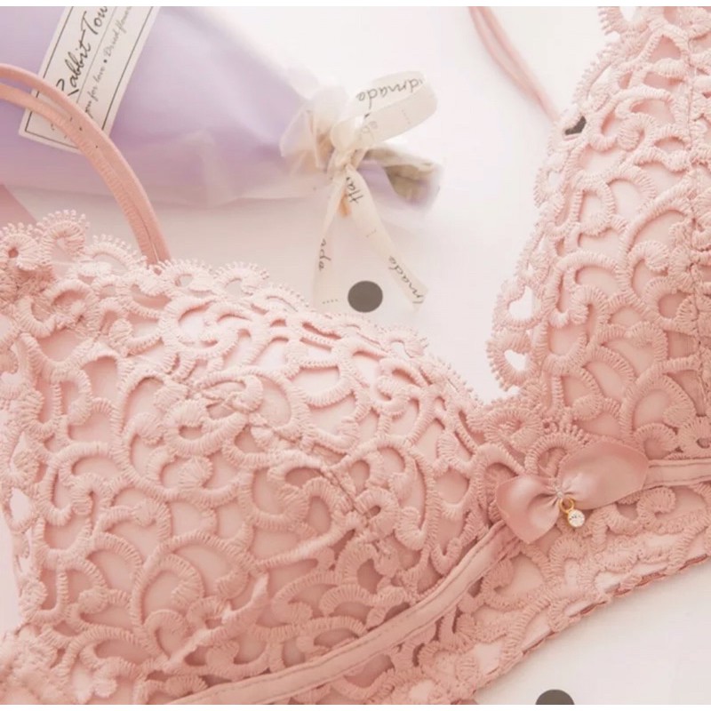 Bra  (K-F29) elegant style tanpa kawat dan busa push up