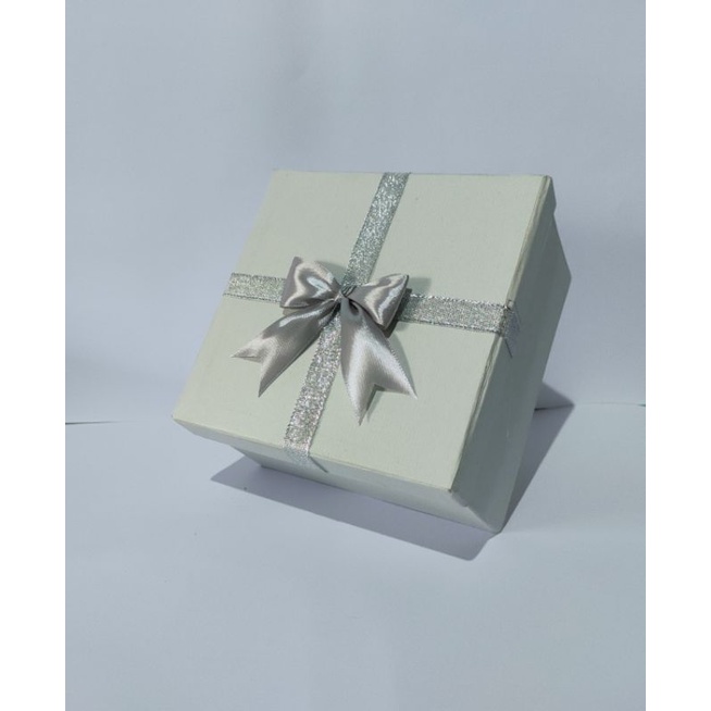 

KOTAK KADO 14x14x8 cm