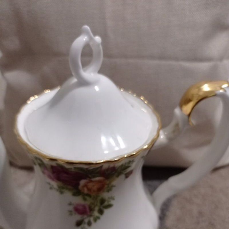 Tea pot Royal Albert Old Country Roses / Tall / teko teh / kopi / mewah