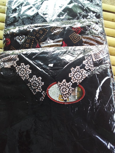 Kemeja Batik Pria Lengan Pendek Motif Hitam Putih Cream Manisarjuna Memanah