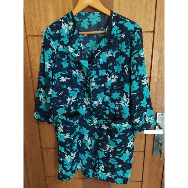 Blouse vintage bunga