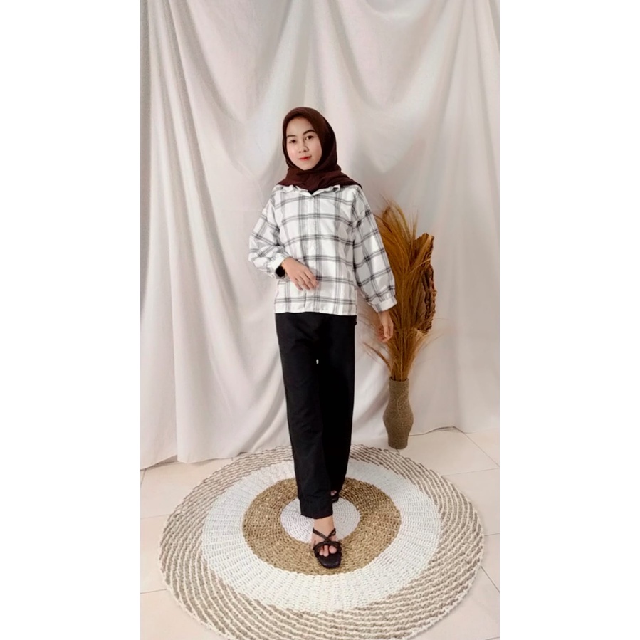 KEMEJA GUILEN OVERSIZE SHIRT-PUTIH KOTAK BESAR XL