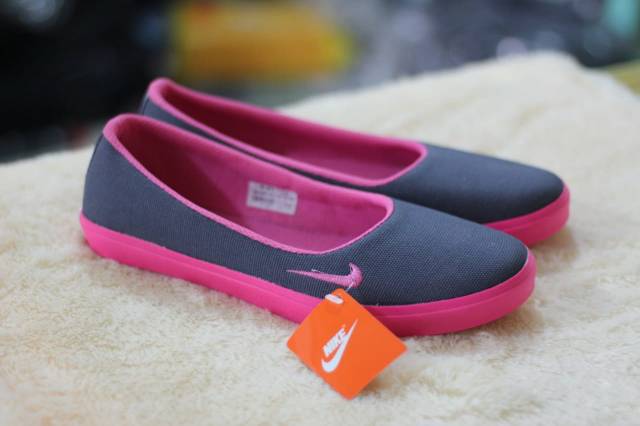 Nikee Sepatu Flat/Slop/Slip On Wanita Dewasa (36 37 38 39 40 41 42 43)